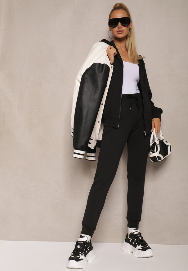 Renee - Czarny Casualowy Komplet Dresowy z Domieszką Bawełny Bluza z Kapturem i Spodnie Joggery Sineva. Kolor: czarny. Materiał: dresówka, bawełna