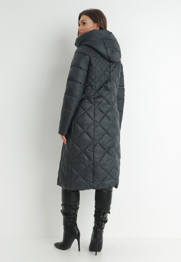 Born2be - Ciemnozielona Kurtka za Kolano Pikowana Viphee. Kolor: zielony. Materiał: materiał. Sezon: zima, jesień