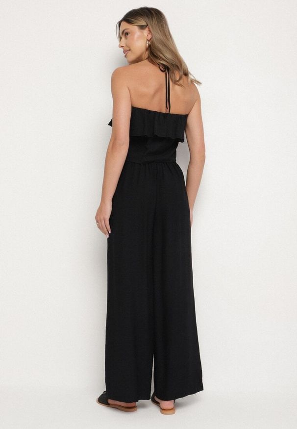 Born2be - Czarny Komplet z Wiskozą Bluzka z Falbanką i Metaliczną Ozdobą oraz Spodnie Dolariela. Kolor: czarny. Materiał: wiskoza. Wzór: aplikacja