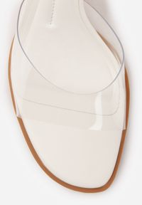 Born2be - Białe Klapki z Transparentną Cholewką na Niskiej Szpilce Yalindra. Okazja: na co dzień. Kolor: biały. Materiał: jeans. Sezon: lato. Styl: casual, elegancki #6