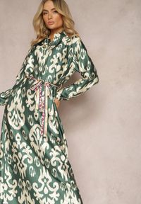 Renee - Zielona Pudełkowa Sukienka Satynowa z Paskiem w Talii w Ornamentalny Print Tarosa. Kolor: zielony. Materiał: satyna. Wzór: nadruk #2