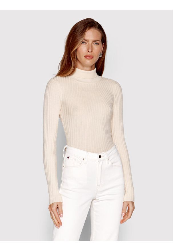 Pieces Golf Crista 17115049 Beżowy Slim Fit. Typ kołnierza: golf. Kolor: beżowy. Materiał: wiskoza