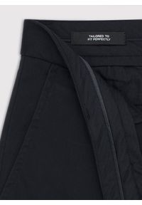 Pako Lorente - PAKO LORENTE - Granatowe spodnie chino z bawełną. Kolor: niebieski. Materiał: bawełna. Wzór: gładki. Sezon: zima, jesień. Styl: klasyczny #10