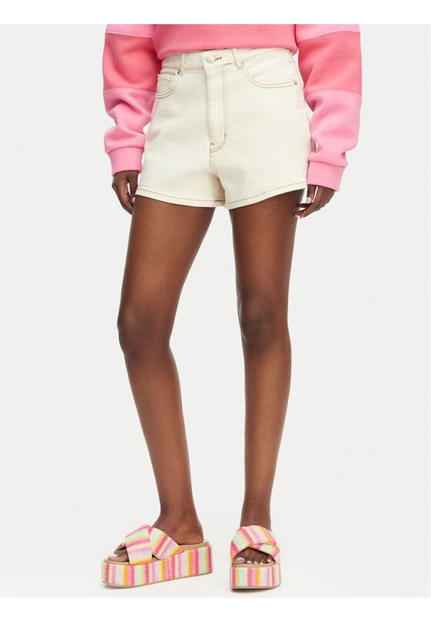 Roxy Szorty jeansowe Chlo Natural ERJDS03323 Kremowy Regular Fit. Kolor: kremowy. Materiał: bawełna