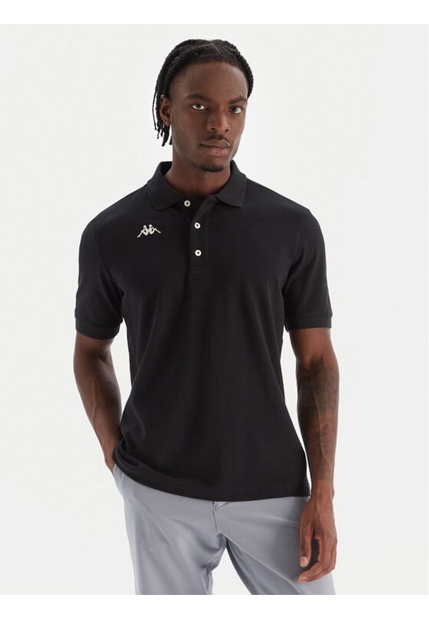 Kappa Polo Logo Sharas Mss 302B3D0 Czarny Regular Fit. Typ kołnierza: polo. Kolor: czarny. Materiał: bawełna
