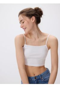 Reserved - Krótki top na ramiączkach - biały. Kolor: biały. Materiał: bawełna, dzianina. Długość rękawa: na ramiączkach. Długość: krótkie
