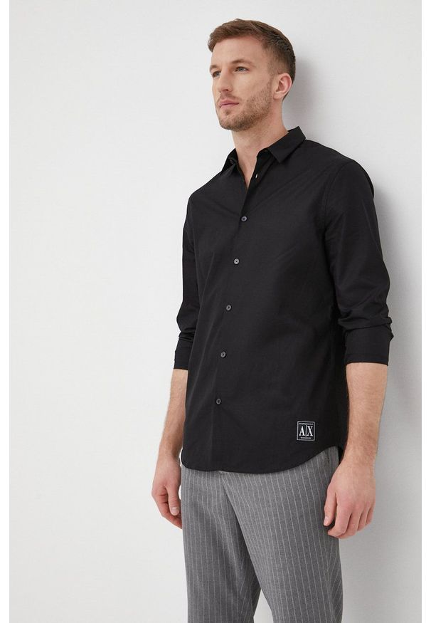 Armani Exchange koszula bawełniana męska kolor czarny regular z kołnierzykiem klasycznym. Typ kołnierza: kołnierzyk klasyczny. Kolor: czarny. Materiał: bawełna. Styl: klasyczny