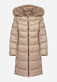 Born2be - Beżowa Pikowana Kurtka Płaszcz za Kolano z Kapturem i Futerkiem Naelora. Okazja: na spacer, na co dzień. Typ kołnierza: kaptur. Kolor: beżowy. Materiał: futro. Styl: casual, klasyczny #4