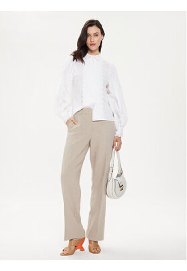 Karen by Simonsen Koszula Nadia 10104854 Biały Regular Fit. Kolor: biały. Materiał: bawełna