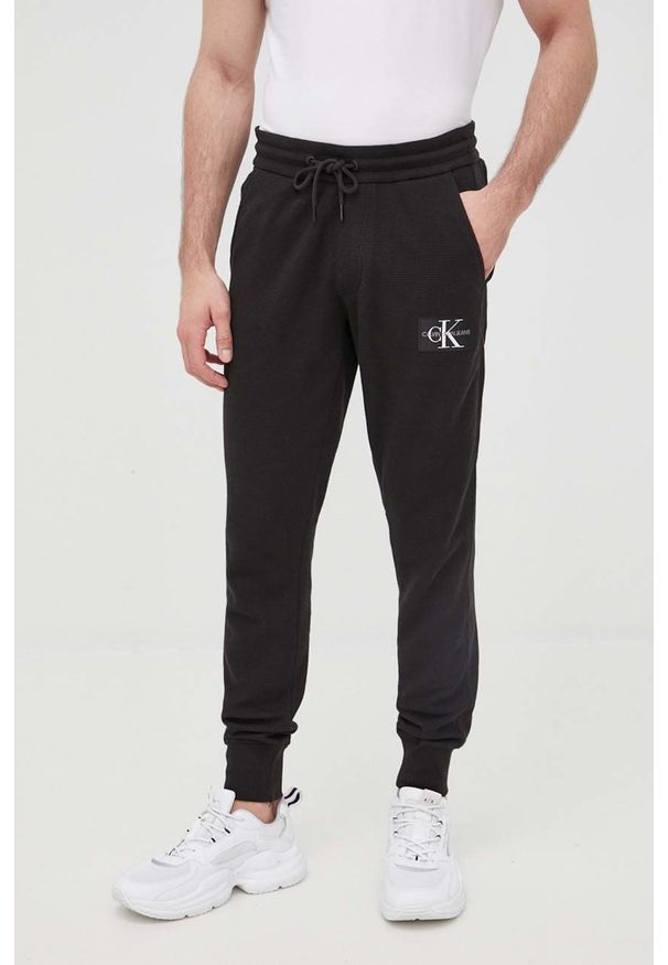 Calvin Klein Jeans Spodnie bawełniane J30J318589.4890 męskie kolor czarny gładkie. Kolor: czarny. Materiał: bawełna. Wzór: gładki