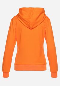 Born2be - Pomarańczowa Bluza z Kapturem i Suwakiem oraz Metaliczną Ozdobą Naveja. Okazja: na co dzień. Typ kołnierza: kaptur. Kolor: pomarańczowy. Materiał: jeans. Długość rękawa: długi rękaw. Długość: długie. Wzór: aplikacja. Styl: sportowy, casual #5