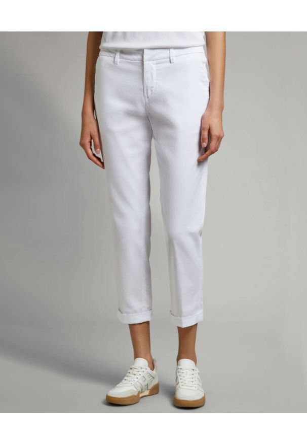 FAY - Białe spodnie Chino. Okazja: na co dzień. Kolor: biały. Materiał: bawełna, elastan. Styl: klasyczny, casual, elegancki