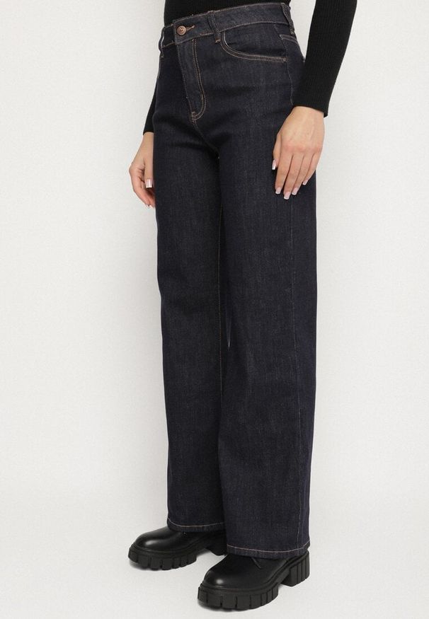 Born2be - Granatowe Szerokie Jeansy Straight z Wysokim Stanem Salenae. Okazja: na co dzień. Stan: podwyższony. Kolor: niebieski. Styl: casual, elegancki