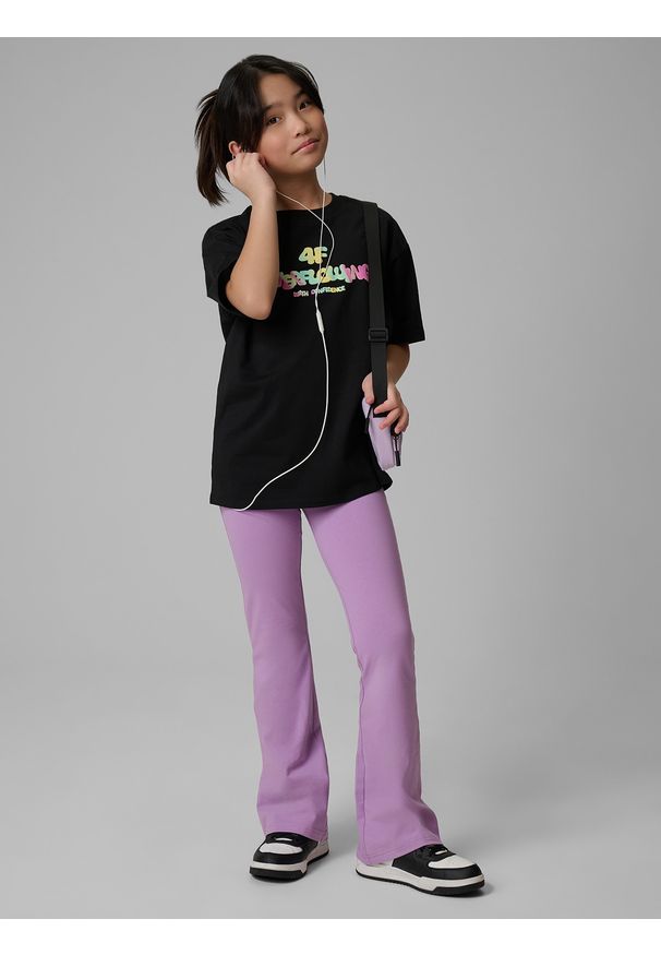 4f - 4F T-shirt loose z nadrukiem dziewczęcy - czarny 122/128 (6-8 lat). Okazja: na spacer, na co dzień, na uczelnię. Kolor: czarny. Materiał: dzianina, bawełna, skóra, materiał. Wzór: nadruk. Sezon: lato. Styl: casual
