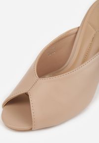 Born2be - Ciemnobeżowe Klapki na Szpilce Ozdobione Wyciętą Cholewką Berineli. Kolor: beżowy. Materiał: jeans. Wzór: aplikacja. Obcas: na szpilce #8