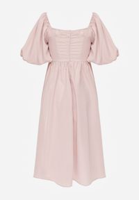 Born2be - Różowa Rozkloszowana Sukienka Midi z Bufiastymi Rękawami i Kwadratowym Dekoltem Ceania. Okazja: na co dzień. Typ kołnierza: dekolt kwadratowy. Kolor: różowy. Wzór: gładki. Typ sukienki: proste. Materiał: tkanina. Sezon: lato. Styl: elegancki, casual. Długość: midi #8