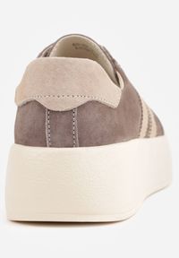 Renee - Brązowe Sneakersy Retro Tenisówki na Platformie z Zamszu Naturalnego Noanela. Okazja: na co dzień. Zapięcie: sznurówki. Kolor: brązowy. Materiał: zamsz. Obcas: na platformie #7