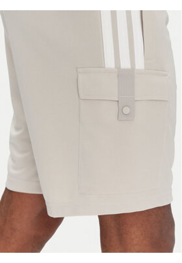 Adidas - adidas Szorty sportowe Tiro Cargo JC7958 Beżowy Regular Fit. Kolor: beżowy. Materiał: syntetyk. Styl: sportowy