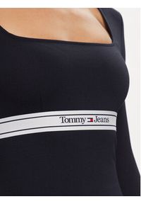 Tommy Jeans Sukienka codzienna DW0DW15887 Granatowy Slim Fit. Okazja: na co dzień. Kolor: niebieski. Materiał: wiskoza. Typ sukienki: proste. Styl: casual #4
