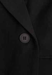 Renee - Czarna Marynarka Dwurzędowa o Kroju Oversize Clasora. Typ kołnierza: golf. Kolor: czarny. Materiał: poliester. Styl: klasyczny #7