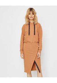ICON - Sukienka dresowa Caramel. Kolor: brązowy. Materiał: dresówka. Długość rękawa: długi rękaw #1
