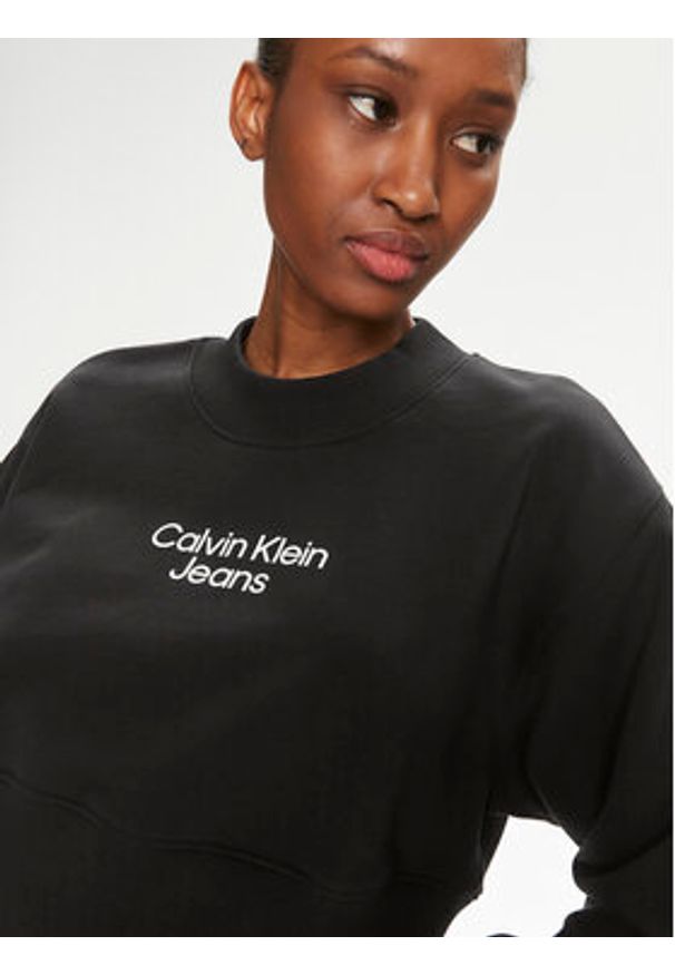 Calvin Klein Jeans Bluza Stacked Institutional J20J221466 Czarny Regular Fit. Kolor: czarny. Materiał: bawełna