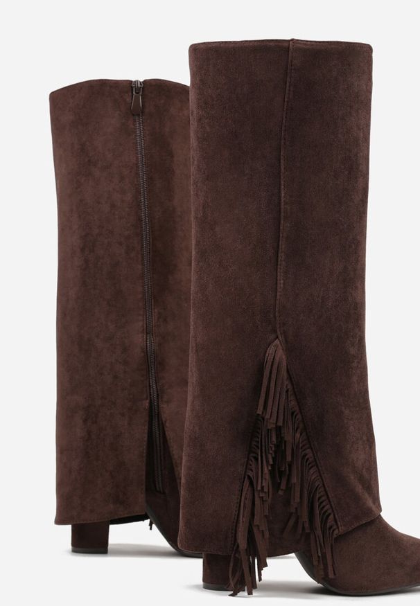 Born2be - Brązowe Kozaki na Słupku z Wywiniętą Cholewką z Frędzlami Linadela. Okazja: do pracy, na co dzień, na spotkanie biznesowe. Kolor: brązowy. Materiał: satyna, jeans. Szerokość cholewki: normalna. Obcas: na słupku. Styl: klasyczny, casual, elegancki, biznesowy