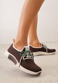 Born2be - Brązowe Sneakersy z Podwójnym Sznurowaniem Dorielle. Nosek buta: okrągły. Kolor: brązowy. Materiał: materiał. Obcas: na obcasie. Wysokość obcasa: niski #2