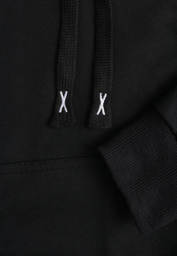 Born2be - Czarna Bluza z Dodatkiem Bawełny z Kapturem Wykończona Ściągaczami Evista. Okazja: na co dzień, na spotkanie biznesowe. Typ kołnierza: kaptur. Kolor: czarny. Materiał: bawełna. Styl: casual, biznesowy, elegancki