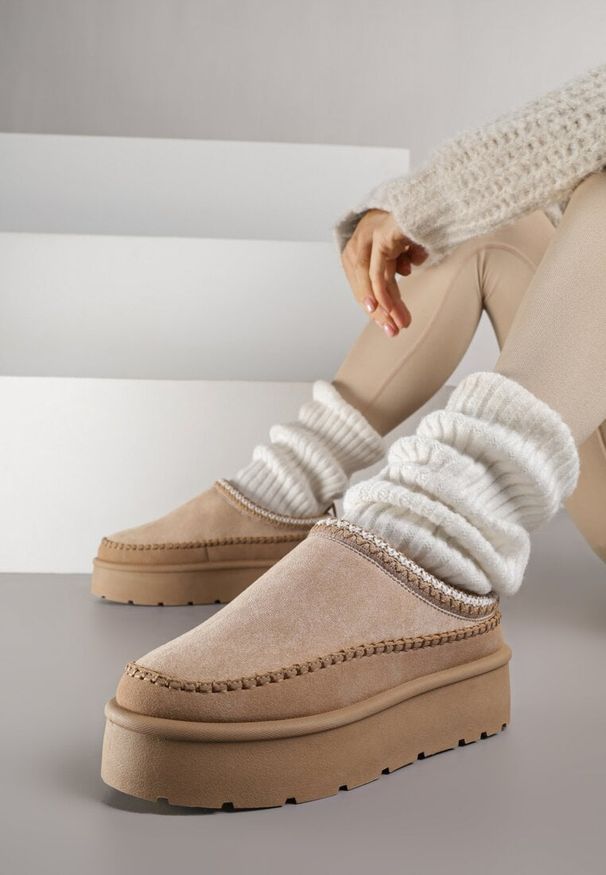 Born2be - Ciemnobeżowe Śniegowce Ocieplone na Platformie z Ozdobnym Wyszywaniem Reitenna. Okazja: na co dzień. Kolor: beżowy. Materiał: jeans. Obcas: na platformie. Styl: elegancki, klasyczny, casual