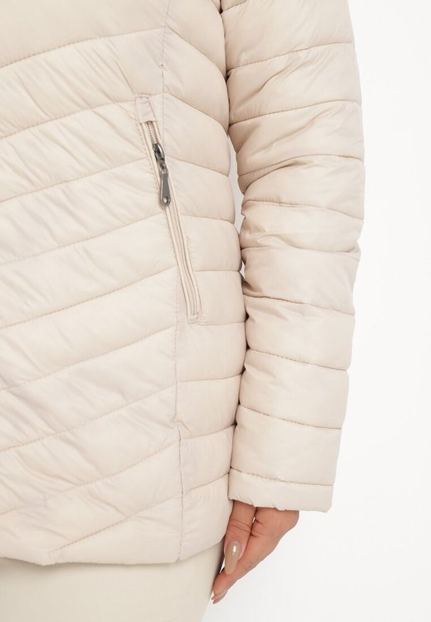 Born2be - Jasnobeżowa Pikowana Kurtka Zapinana na Suwak z Rozszerzanym Dołem Wisava. Kolor: beżowy