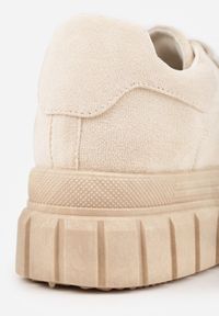 Renee - Beżowe Sneakersy Vices na Platformie z Tłoczeniem Ozdobione Perforacją Leaniael. Okazja: na co dzień. Kolor: beżowy. Materiał: jeans. Wzór: aplikacja. Obcas: na platformie #4