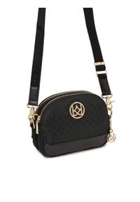 Kazar - Kompaktowa tekstylna listonoszka na szerokim pasku. Kolor: czarny. Wzór: gładki. Materiał: skórzane. Styl: casual #2