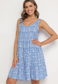 Born2be - Niebieska Bawełniana Sukienka o Rozkloszowanym Kroju z Geometrycznym Wzorem Natiriana. Kolor: niebieski. Materiał: bawełna. Wzór: geometria. Sezon: lato. Typ sukienki: sportowe. Styl: elegancki, sportowy #1