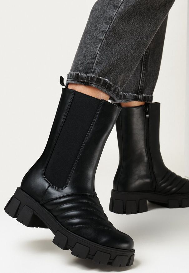 Born2be - Czarne Botki Sztyblety z Ozdobnymi Przeszyciami i Elastyczną Cholewką Cisi. Okazja: do pracy, na co dzień. Kolor: czarny. Materiał: jeans. Szerokość cholewki: normalna. Obcas: na obcasie. Styl: casual, elegancki. Wysokość obcasa: średni