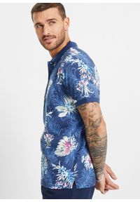 bonprix - Shirt polo z dżerseju, z nadrukiem w hawajskim stylu, krótki rękaw. Typ kołnierza: polo. Kolor: niebieski. Materiał: jersey. Długość rękawa: krótki rękaw. Długość: krótkie. Wzór: nadruk #2
