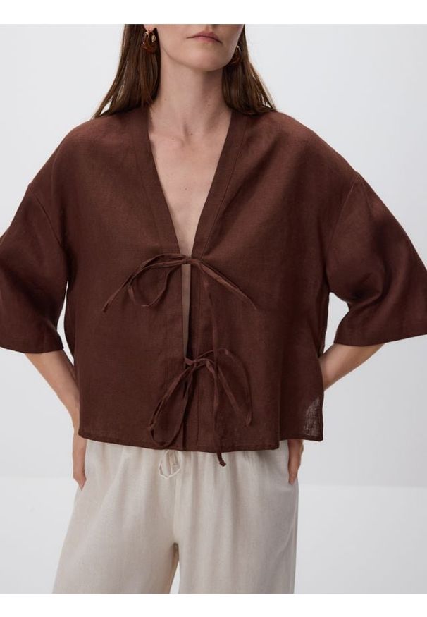 Reserved - Lniana bluzka z wiązaniami - ciemnobrązowy. Kolor: brązowy. Materiał: len