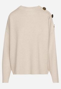 Born2be - Jasnobeżowy Sweter Ozdobiony Metalicznymi Guzikami Amentia. Typ kołnierza: golf. Kolor: beżowy. Materiał: jeans. Wzór: aplikacja. Styl: klasyczny