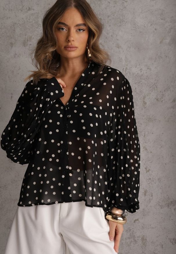 Renee - Czarna Koszula z Wiskozy i Bawełny Zdobiona Groszkami i Plisami na Rękawach Osharus. Okazja: na co dzień. Kolor: czarny. Materiał: wiskoza, bawełna. Wzór: aplikacja, grochy. Styl: casual