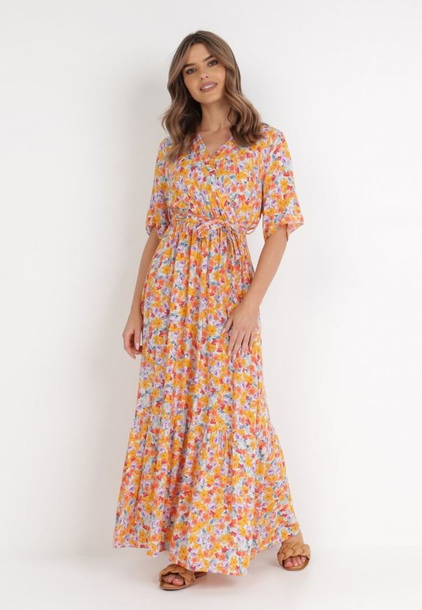 Born2be - Pomarańczowo-Biała Sukienka Theophestra. Kolor: pomarańczowy. Materiał: materiał, wiskoza. Wzór: kolorowy, kwiaty. Typ sukienki: kopertowe. Długość: maxi