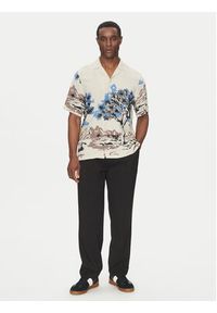 BOSS Koszula 50538250 Beżowy Regular Fit. Kolor: beżowy. Materiał: wiskoza