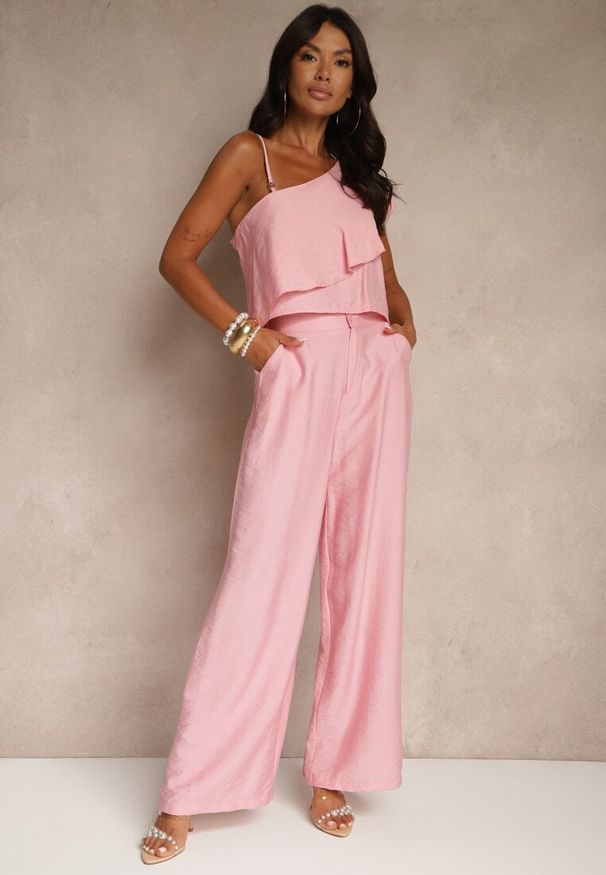 Renee - Różowy Komplet z Wiskozą Top z Falbanką na Jedno Ramię i Spodnie Wide Leg Nirellea. Kolor: różowy. Materiał: wiskoza