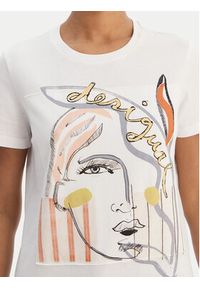 Desigual T-Shirt 26SWTK51 Biały Regular Fit. Kolor: biały. Materiał: bawełna #2