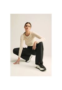 Czarne Sneakersy Carinii Modne Obuwie Damskie. Okazja: na spacer, na co dzień. Kolor: czarny. Obcas: na obcasie. Wysokość obcasa: średni. Sport: turystyka piesza #6