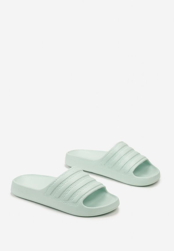 Renee - Zielone Klapki z Piankowej Tkaniny z Ozdobną Cholewką Alevir. Kolor: zielony. Materiał: tkanina. Sezon: lato. Styl: elegancki