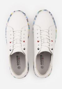 Renee - Białe Skórzane Sneakersy na Plaformie w Pióra z Perforacją Tidessa. Okazja: na co dzień. Kolor: biały. Materiał: skóra. Wzór: aplikacja #3