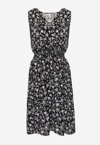 Born2be - Czarna Sukienka z Wiskozy Marszczoną Gumką w Pasie i Kopertowym Dekoltem Nivih. Kolor: czarny. Materiał: wiskoza. Długość rękawa: bez rękawów. Typ sukienki: kopertowe #5