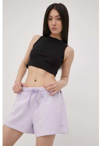 Levi's® - Levi's szorty bawełniane damskie kolor fioletowy gładkie high waist. Okazja: na spotkanie biznesowe. Stan: podwyższony. Kolor: fioletowy. Materiał: bawełna. Wzór: gładki. Styl: biznesowy #4