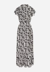 Born2be - Czarna Sukienka o Kopertowym Fasonie z Falbanką w Kwiatowy Wzór Flormoi. Okazja: na co dzień. Typ kołnierza: dekolt kopertowy, kołnierz z falbankami. Kolor: czarny. Materiał: materiał, jeans. Wzór: kwiaty. Sezon: wiosna, lato. Typ sukienki: kopertowe. Styl: klasyczny, casual #4