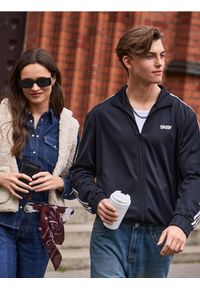 Sinsay - Rozpinana bluza z napisem - czarny. Kolor: czarny. Wzór: napisy #1